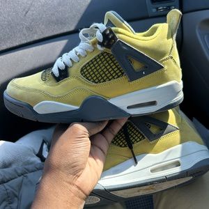 Jordan 4 lightning